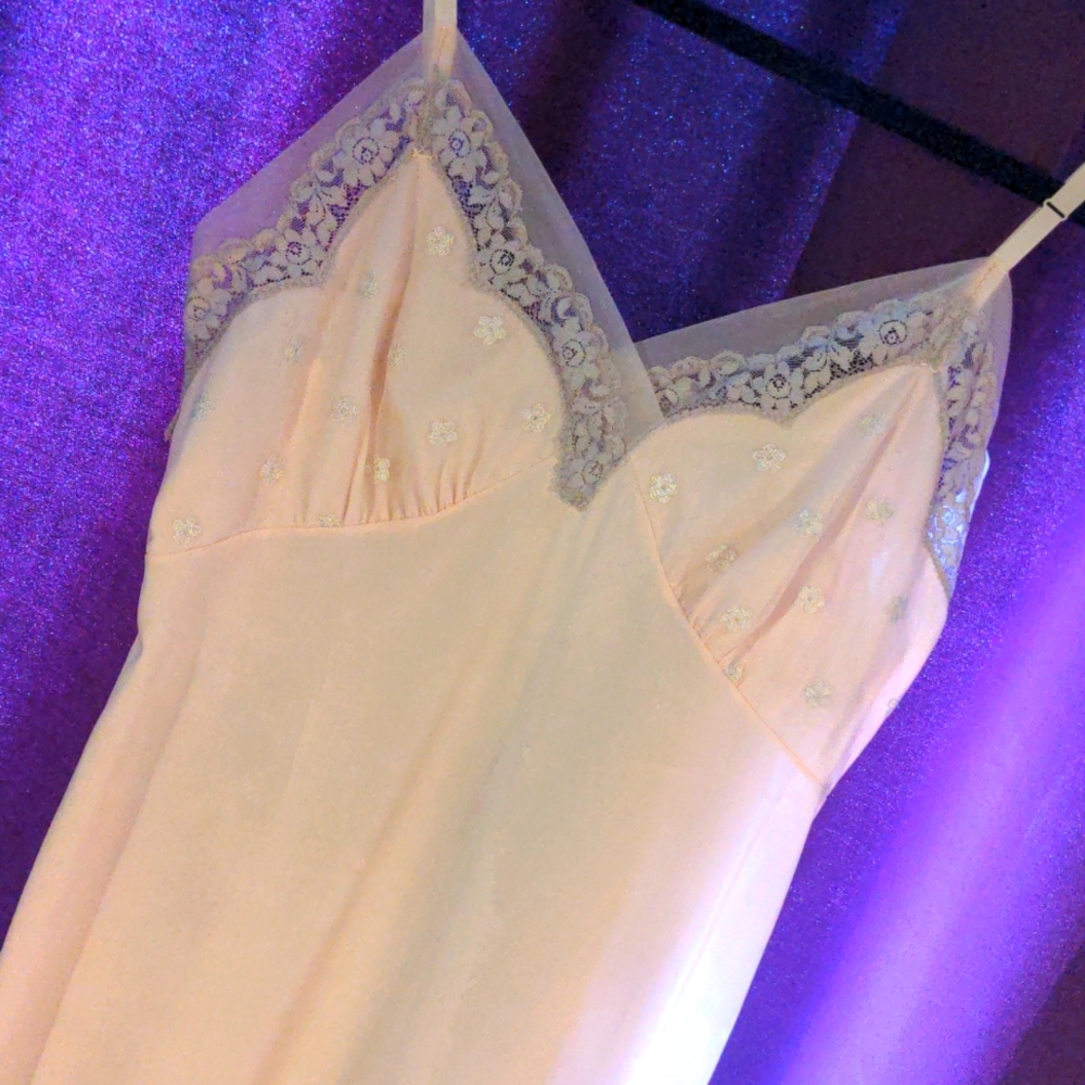 Luxite by Kaiser Vintage Pale Pink Slip.